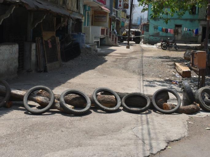 Colonies, colonial roads become 'locked' | कॉलनी, वसाहतींचेही रस्ते झाले ‘लॉक’ Colonies, colonial roads become 'locked' | कॉलनी, वसाहतींचेही रस्ते झाले ‘लॉक’