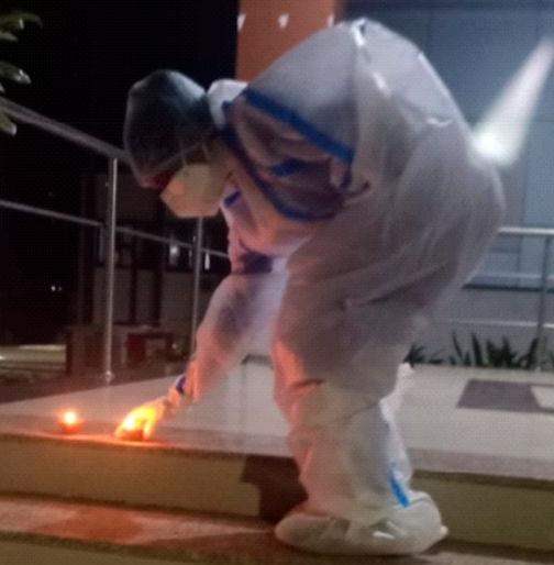 Get rid of it soon, Corona, but never lose your humanity | लवकर संपून जावो कोरोना पण माणूसकी कधीही सरो ना Get rid of it soon, Corona, but never lose your humanity | लवकर संपून जावो कोरोना पण माणूसकी कधीही सरो ना