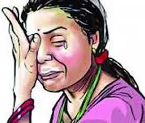 Persecution of a married woman for bringing five lakhs from Maher | माहेरुन पाच लाख आणावेत यासाठी विवाहितेचा छळ