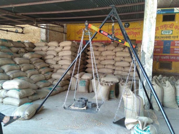 Buy 950 quintals of gram in 10 days in Shahada Shopping Center | शहादा खरेदी केंद्रात 10 दिवसात 950 क्विंटल हरभरा खरेदी Buy 950 quintals of gram in 10 days in Shahada Shopping Center | शहादा खरेदी केंद्रात 10 दिवसात 950 क्विंटल हरभरा खरेदी