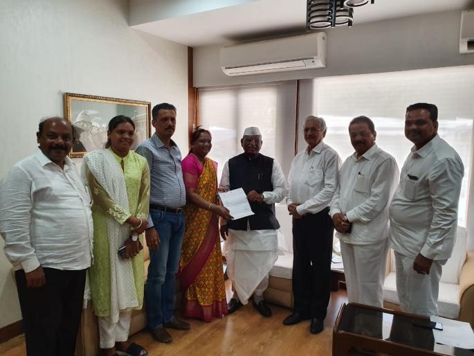 Nirmala Gavit's Congress MLA resigns | कॉँग्रेसच्या निर्मला गावीत यांचा आमदारकीचा राजीनामा Nirmala Gavit's Congress MLA resigns | कॉँग्रेसच्या निर्मला गावीत यांचा आमदारकीचा राजीनामा