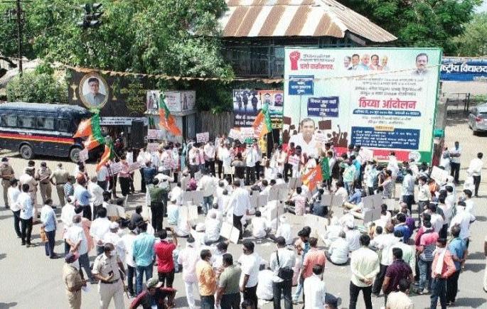 Let's take cotton and maize to the CM's door | कपाशी, मका मुख्यमंत्र्यांच्या दारात नेऊन टाकू