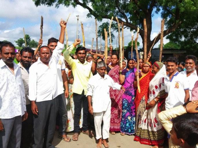 Elgar of women at Nagduli for drunkenness | दारूबंदीसाठी नागदुली येथील महिलांचा एल्गार Elgar of women at Nagduli for drunkenness | दारूबंदीसाठी नागदुली येथील महिलांचा एल्गार