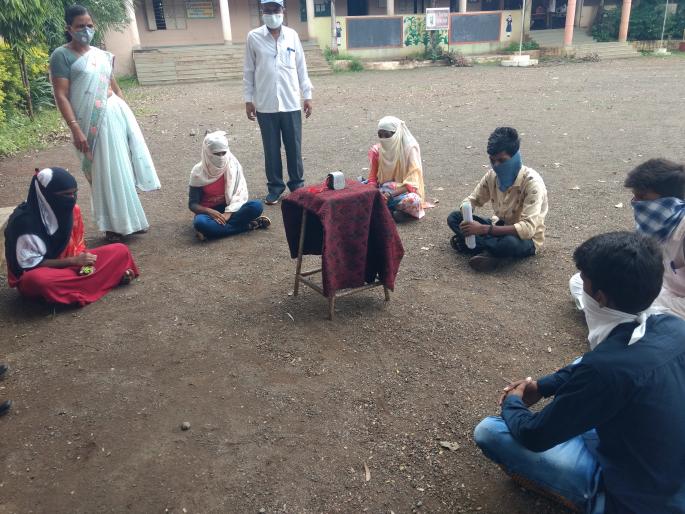 Education through audio devices in tribal areas | आदिवासी भागात आॅडिओ डिव्हाईसद्वारे शिक्षण Education through audio devices in tribal areas | आदिवासी भागात आॅडिओ डिव्हाईसद्वारे शिक्षण