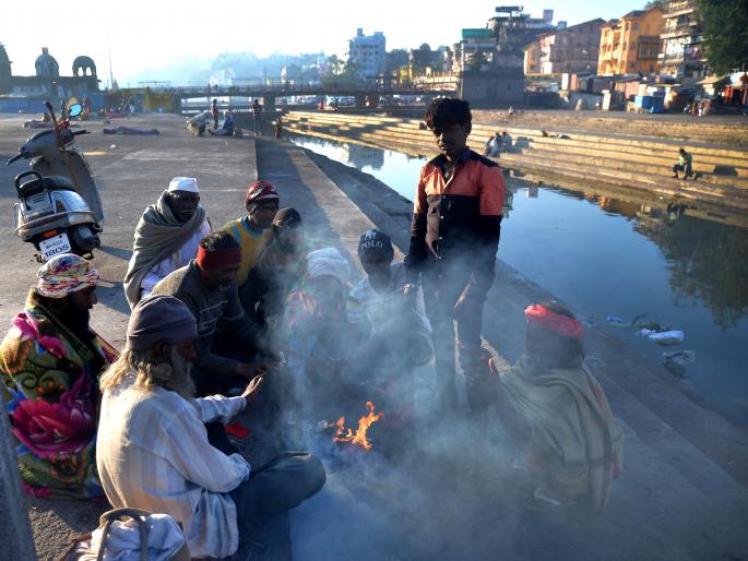 Cold wave prevails in the city | शहरात थंडीचा कडाका कायम Cold wave prevails in the city | शहरात थंडीचा कडाका कायम
