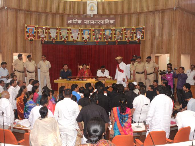 Recruitment of cleaning staff will be done through outsourcing in Nashik | नाशिकमध्ये सफाई कर्मचा-यांची आऊटसोर्सिंगद्वारे होणार भरती Recruitment of cleaning staff will be done through outsourcing in Nashik | नाशिकमध्ये सफाई कर्मचा-यांची आऊटसोर्सिंगद्वारे होणार भरती