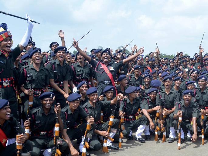 nashik,378,soldiers,shot,dead,in,service | ३७८ जवानांची तुकडी देशसेवेत दाखल