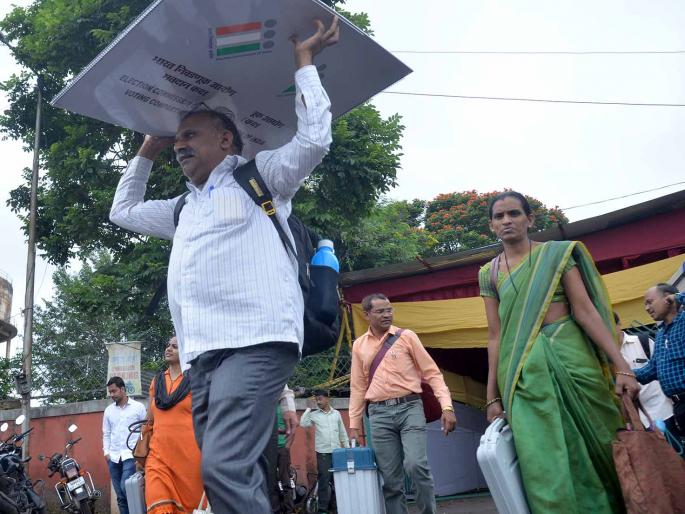 Allocation of sleepers, rush to hire workers at the booth | स्लीपांचे वाटप, बुथवर कार्यकर्ते नेमण्याची घाई Allocation of sleepers, rush to hire workers at the booth | स्लीपांचे वाटप, बुथवर कार्यकर्ते नेमण्याची घाई