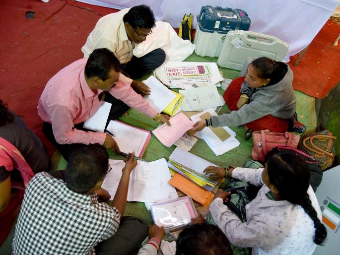 Thousands of staff are deployed for the elections | निवडणुकीसाठी ३५ हजार कर्मचारी तैनात Thousands of staff are deployed for the elections | निवडणुकीसाठी ३५ हजार कर्मचारी तैनात