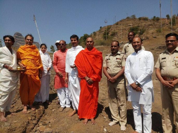 Free the path of pilgrimage | तीर्थक्षेत्राचा मार्ग मोकळा