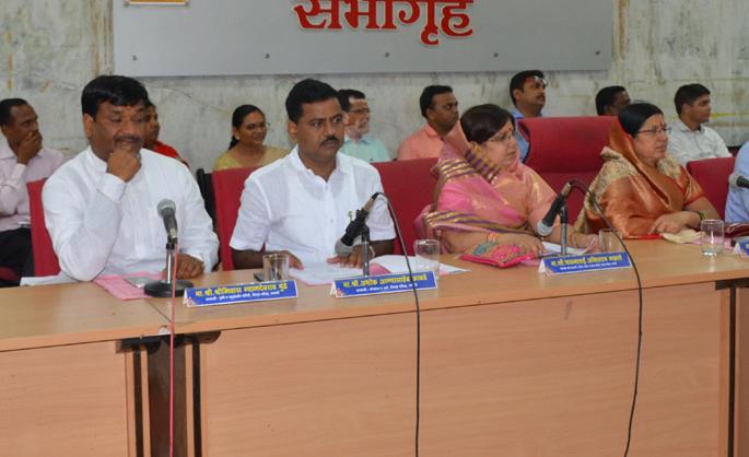 Parbhani Zilla Parishad: General Sabha meeting on various issues | परभणी जिल्हा परिषद :विविध प्रश्नांवर गाजली सर्वसाधारण सभा Parbhani Zilla Parishad: General Sabha meeting on various issues | परभणी जिल्हा परिषद :विविध प्रश्नांवर गाजली सर्वसाधारण सभा