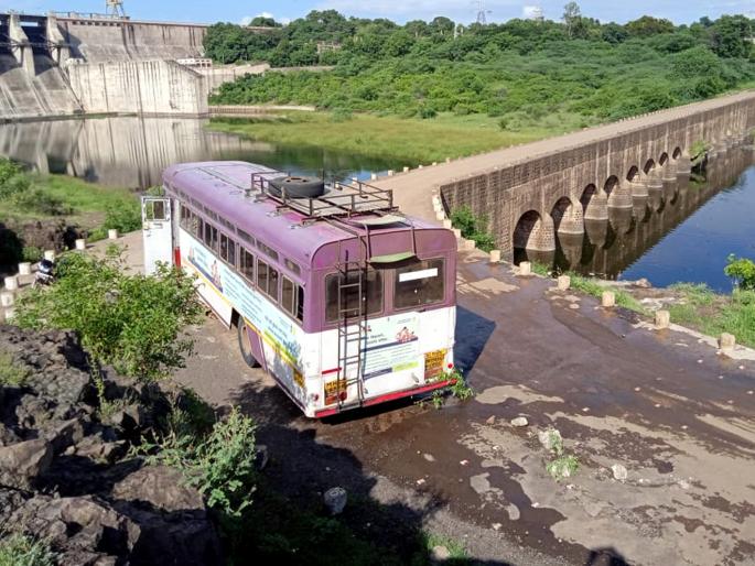 Parbhani: The passenger's condition saved the lives of 3 passengers | परभणी : बसचालकाच्या प्रसंगावधानाने ५७ प्रवाशांचा जीव वाचला Parbhani: The passenger's condition saved the lives of 3 passengers | परभणी : बसचालकाच्या प्रसंगावधानाने ५७ प्रवाशांचा जीव वाचला