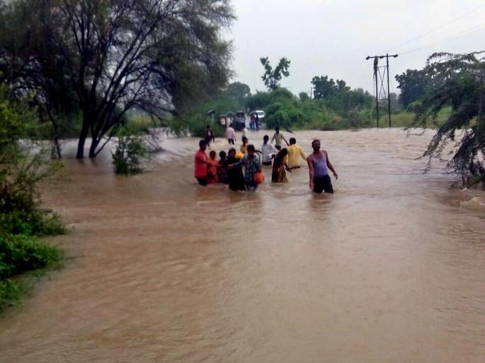 Rainfall throughout the day in Parbhani district | परभणी जिल्हाभरात दिवसभर पाऊस Rainfall throughout the day in Parbhani district | परभणी जिल्हाभरात दिवसभर पाऊस