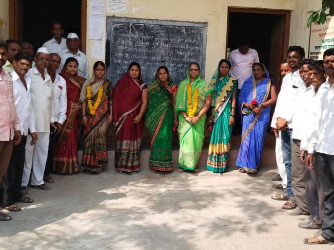 Village administration in the hands of the gold of the former Sarpanch in Shivani | शिवणीत माजी सरपंचांच्या सुनांच्या हाती गावकारभार