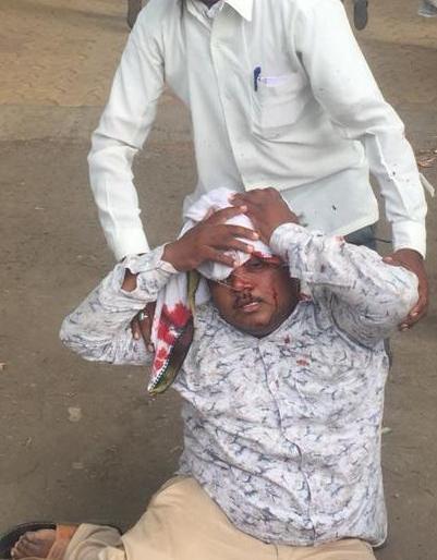 Jamnara clashes in court premises | जामनेरला न्यायालयाच्या आवारात हाणामारी