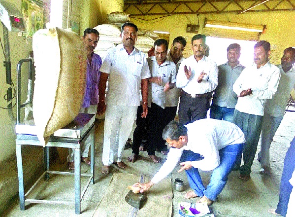  First greenhouse center in Satara district | सातारा जिल्ह्यातील पहिले हरभरा केंद्र सुरू