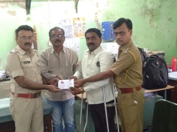 Free travel pass to Sopan Khairnar | सोपान खैरनार यांना मोफत प्रवास पास Free travel pass to Sopan Khairnar | सोपान खैरनार यांना मोफत प्रवास पास