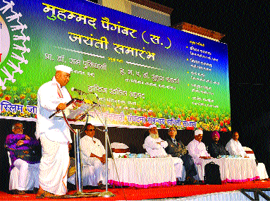 Community Integration Through Humanity: Puniyani | मानवता धर्मामुळेच समाजात एकोपा:पुनियानी Community Integration Through Humanity: Puniyani | मानवता धर्मामुळेच समाजात एकोपा:पुनियानी