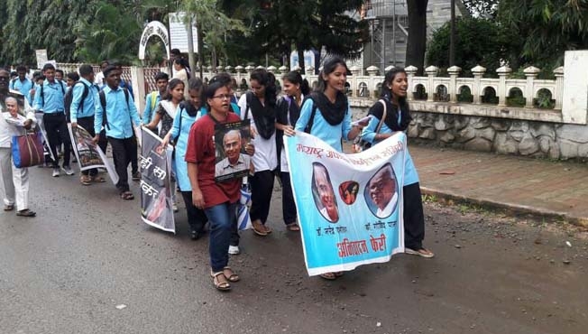 Satara: Hold the founders of the murder of Narendra Dabholkar, the demand for error | सातारा : नरेंद्र दाभोलकरांच्या हत्येतील सूत्रधारांना पकडा, अंनिसची मागणी Satara: Hold the founders of the murder of Narendra Dabholkar, the demand for error | सातारा : नरेंद्र दाभोलकरांच्या हत्येतील सूत्रधारांना पकडा, अंनिसची मागणी