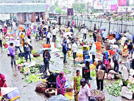 Dry day of city dwellers | अवकाळीने शहरवासीयांची दैना