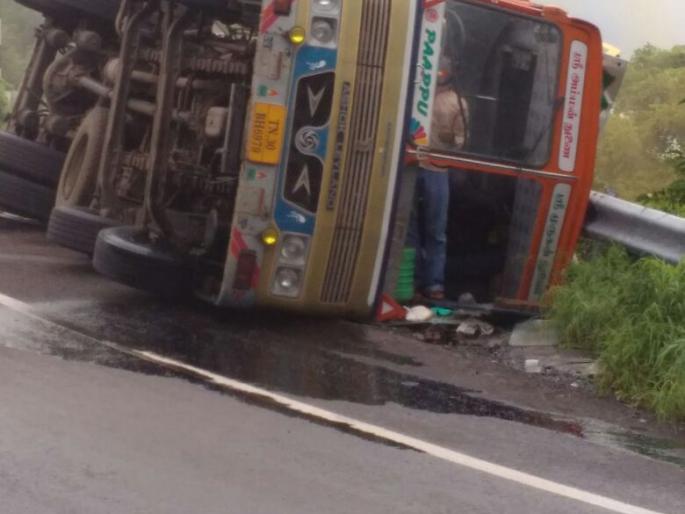 Causes of respiratory discomfort due to chemical tankers inverted | उलटलेल्या रासायनिक टँकरमुळे नागरिकांना श्वसनाचा त्रास