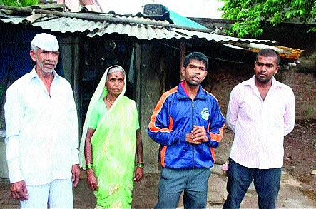 Datta Borse from Peth gets the post of Deputy Tehsildar | पेठ येथील दत्ता बोरसे याची नायब तहसीलदारपदाला गवसणी Datta Borse from Peth gets the post of Deputy Tehsildar | पेठ येथील दत्ता बोरसे याची नायब तहसीलदारपदाला गवसणी