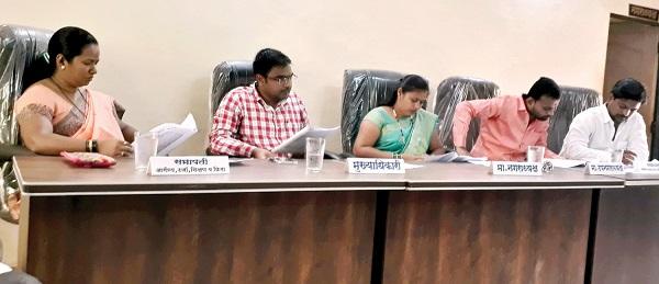 Delete the stalls in the Nagar Panchayat era, the aggressor in the Vaibhavwadi meeting and the opponent along with the opponents | नगरपंचायत काळातील स्टॉल्स हटवा, वैभववाडी सभेत विरोधकांसह सत्ताधारी आक्रमक Delete the stalls in the Nagar Panchayat era, the aggressor in the Vaibhavwadi meeting and the opponent along with the opponents | नगरपंचायत काळातील स्टॉल्स हटवा, वैभववाडी सभेत विरोधकांसह सत्ताधारी आक्रमक