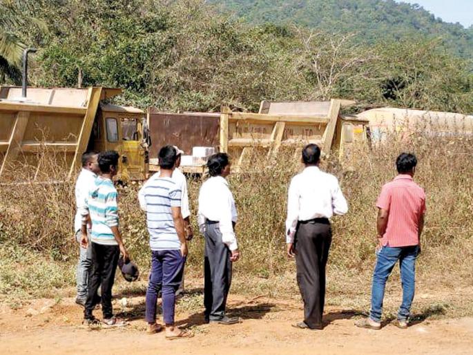 Fourteenth-century work was halted at Phaetal-Bambarde | वेताळ-बांबर्डेत चौपदरीकरणाचे काम रोखले Fourteenth-century work was halted at Phaetal-Bambarde | वेताळ-बांबर्डेत चौपदरीकरणाचे काम रोखले