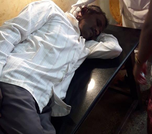 Sindhudurg: A farmer of Konshi-Rayawadi, who was injured in a leopard attack, was attacked in the house | सिंधुदुर्ग : कोनशी-रायावाडी येथील शेतकरी बिबट्याच्या हल्ल्यात जखमी, घराच्या पडवीत शिरुन हल्ला Sindhudurg: A farmer of Konshi-Rayawadi, who was injured in a leopard attack, was attacked in the house | सिंधुदुर्ग : कोनशी-रायावाडी येथील शेतकरी बिबट्याच्या हल्ल्यात जखमी, घराच्या पडवीत शिरुन हल्ला