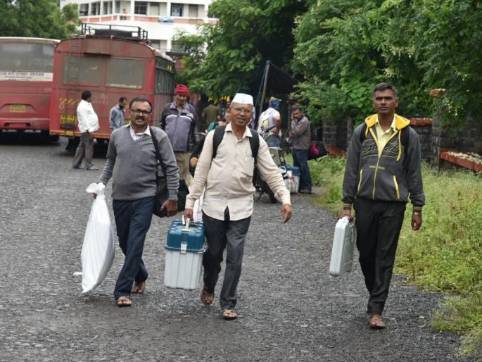  Allocation of election materials to Sinnar employees | सिन्नरला निवडणूक कर्मचारी मतदान केंद्रांवर रवाना