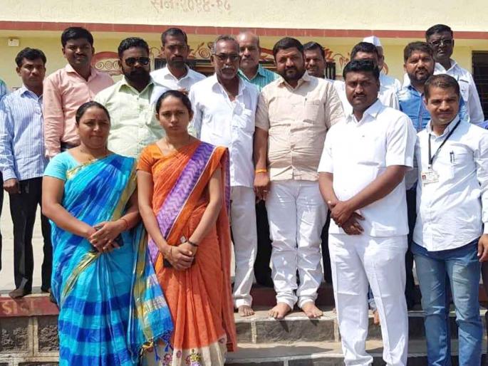 With the improvement of classrooms, the forms of Ghotevadi Primary School were changed | वर्गखोल्यांच्या दुरुस्तीमुळे घोटेवाडी प्राथमिक शाळेचे रुप बदलले With the improvement of classrooms, the forms of Ghotevadi Primary School were changed | वर्गखोल्यांच्या दुरुस्तीमुळे घोटेवाडी प्राथमिक शाळेचे रुप बदलले