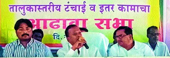 Resolve the tankers in villages having water scarcity, Vilasrao Jagtap: review meetings in the same; | पाणी टंचाई असणाऱ्या जत गावांत टँकर सुरू करा, विलासराव जगताप : जतमध्ये आढावा बैठक;  Resolve the tankers in villages having water scarcity, Vilasrao Jagtap: review meetings in the same; | पाणी टंचाई असणाऱ्या जत गावांत टँकर सुरू करा, विलासराव जगताप : जतमध्ये आढावा बैठक;