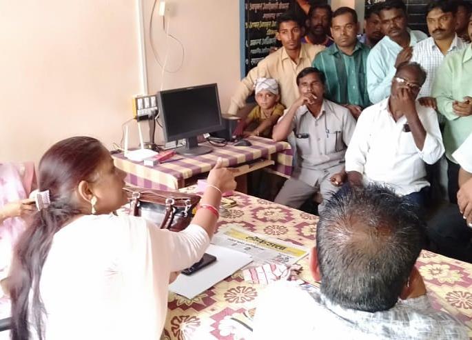 Kundale to the project officer in Surgana | सुरगाण्यात प्रकल्प अधिकाऱ्यास कोंडले Kundale to the project officer in Surgana | सुरगाण्यात प्रकल्प अधिकाऱ्यास कोंडले