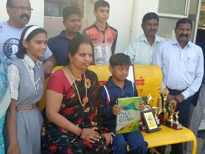 Swimmer Swam Patil's record for 'Limca Book' record | ‘लिम्का बुक’मध्ये जलतरणपटू स्वयंम पाटीलच्या विक्रमाची नोंद Swimmer Swam Patil's record for 'Limca Book' record | ‘लिम्का बुक’मध्ये जलतरणपटू स्वयंम पाटीलच्या विक्रमाची नोंद