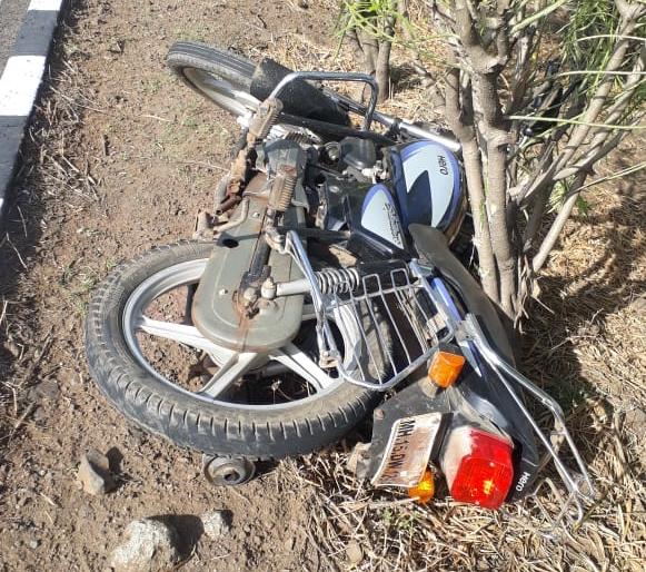 One killed in an accident near Wadiv-Hej | वाडीव-हेजवळ अपघातात एक ठार One killed in an accident near Wadiv-Hej | वाडीव-हेजवळ अपघातात एक ठार