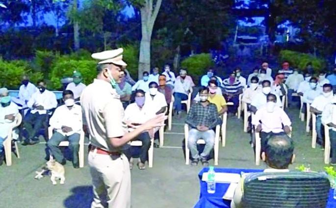 Struggle to reduce the number of public Ganeshotsav Mandals | सार्वजनिक गणेशोत्सव मंडळांची संख्या कमी करण्याची धडपड ! Struggle to reduce the number of public Ganeshotsav Mandals | सार्वजनिक गणेशोत्सव मंडळांची संख्या कमी करण्याची धडपड !