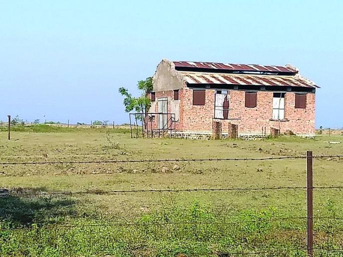 Only one industry in the Manora MIDC | मानोरा एमआयडीसीत केवळ एक उद्योग Only one industry in the Manora MIDC | मानोरा एमआयडीसीत केवळ एक उद्योग