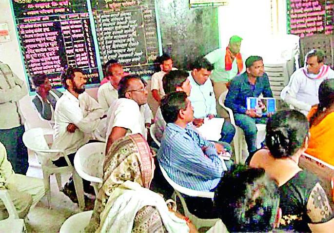 Villagers against Mahavitaran Elgar | महावितरणविरूद्ध ग्रामस्थांचा एल्गार Villagers against Mahavitaran Elgar | महावितरणविरूद्ध ग्रामस्थांचा एल्गार