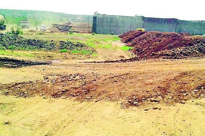 Land acquisition process on the contract | करारनाम्यावरच रखडली भूसंपादन प्रक्रिया Land acquisition process on the contract | करारनाम्यावरच रखडली भूसंपादन प्रक्रिया