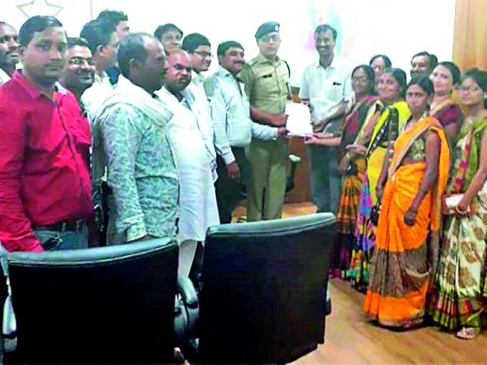 Threatens Sarpanchal; Members Accord | सरपंचाला धमकी; सदस्य एकवटले Threatens Sarpanchal; Members Accord | सरपंचाला धमकी; सदस्य एकवटले