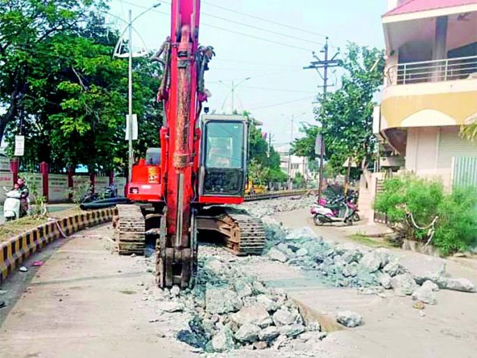 The pace of development in the city is slow! | शहरातील विकासाची वाटचाल मंदगतीने! The pace of development in the city is slow! | शहरातील विकासाची वाटचाल मंदगतीने!