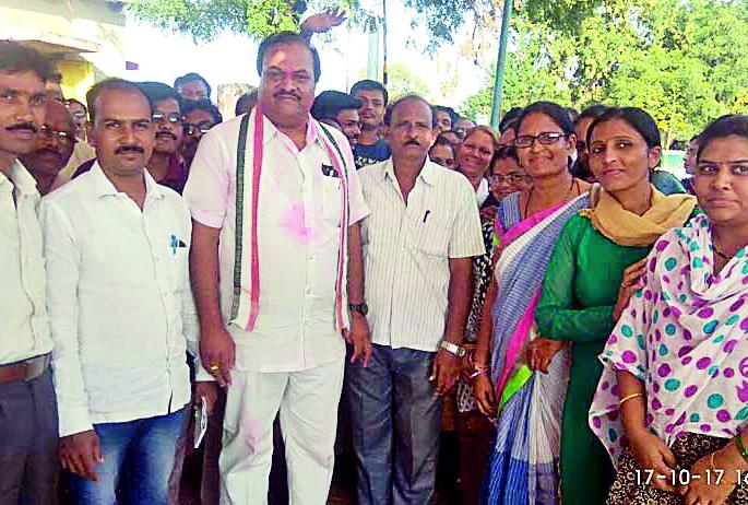 The problems of ST employees, known by the MLAs | आमदारांनी जाणल्या एसटी कर्मचाºयांच्या अडचणी The problems of ST employees, known by the MLAs | आमदारांनी जाणल्या एसटी कर्मचाºयांच्या अडचणी