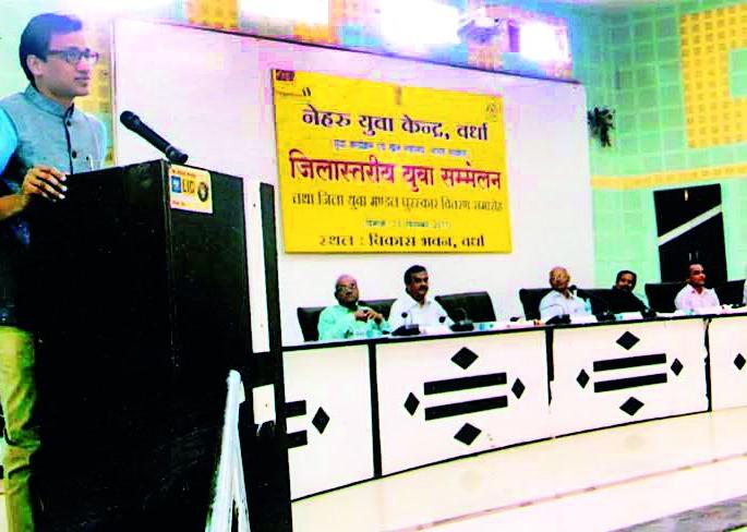 Self-employed is the option to overcome unemployment | स्वयंरोजगार हा बेरोजगारीवर मात करण्यासाठी पर्याय