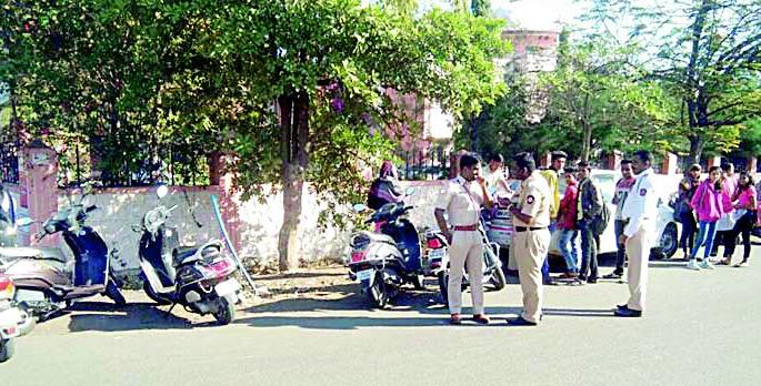 Do your kids have a driving license? | तुमच्या मुलांकडे ड्रायव्हिंग लायसन्स आहे काय? Do your kids have a driving license? | तुमच्या मुलांकडे ड्रायव्हिंग लायसन्स आहे काय?