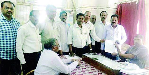 Help the hailstorm affected farmers | गारपीटग्रस्त शेतकऱ्यांना मदत करा Help the hailstorm affected farmers | गारपीटग्रस्त शेतकऱ्यांना मदत करा