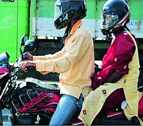Need to use helmets to avoid live damage | जीवित हानी टाळण्यासाठी हेल्मेट वापरणे गरजेचे Need to use helmets to avoid live damage | जीवित हानी टाळण्यासाठी हेल्मेट वापरणे गरजेचे