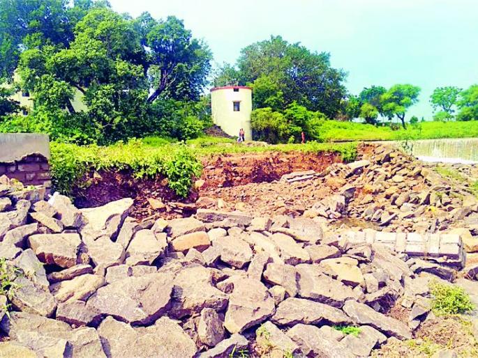 The work of the tourist place at Pawanar was kept up | पवनार येथील पर्यटनस्थळाची कामे रखडली The work of the tourist place at Pawanar was kept up | पवनार येथील पर्यटनस्थळाची कामे रखडली