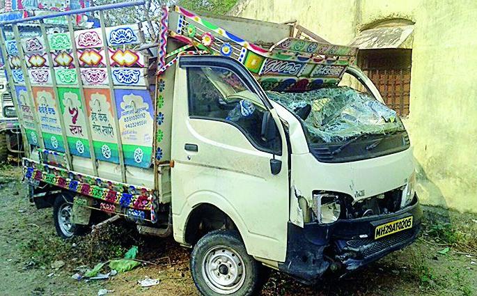 Two killed in vehicle collapsed in Wardha river at Patrol | पाटाळा येथे वर्धा नदीत वाहन कोसळून दोन ठार