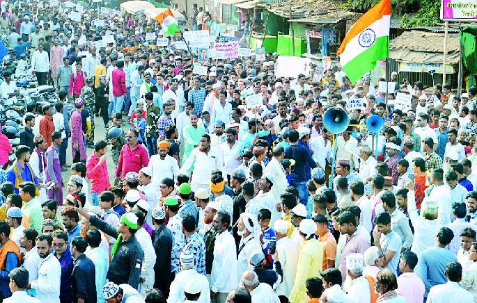 Muslim brothers united in their speech | वणीत मुस्लीम बांधव एकवटले