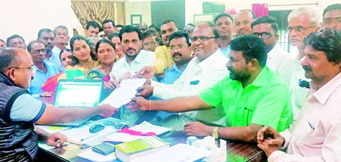Meet the promises of farmers | शेतकऱ्यांच्या आश्वासनांची पूर्तता करा Meet the promises of farmers | शेतकऱ्यांच्या आश्वासनांची पूर्तता करा